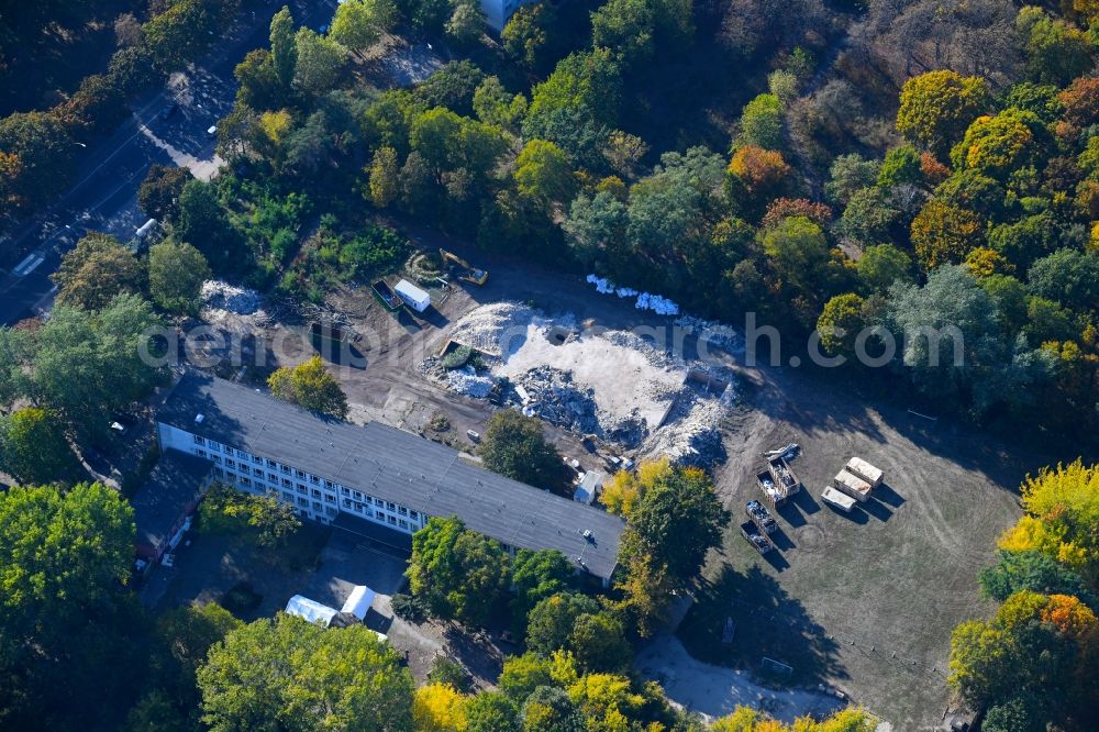 Berlin from the bird's eye view: Demolition of the building area of of Sport Club Borussia 1920 Friedrichsfelde e.V. on Sewanstrasse in the district Lichtenberg in Berlin, Germany