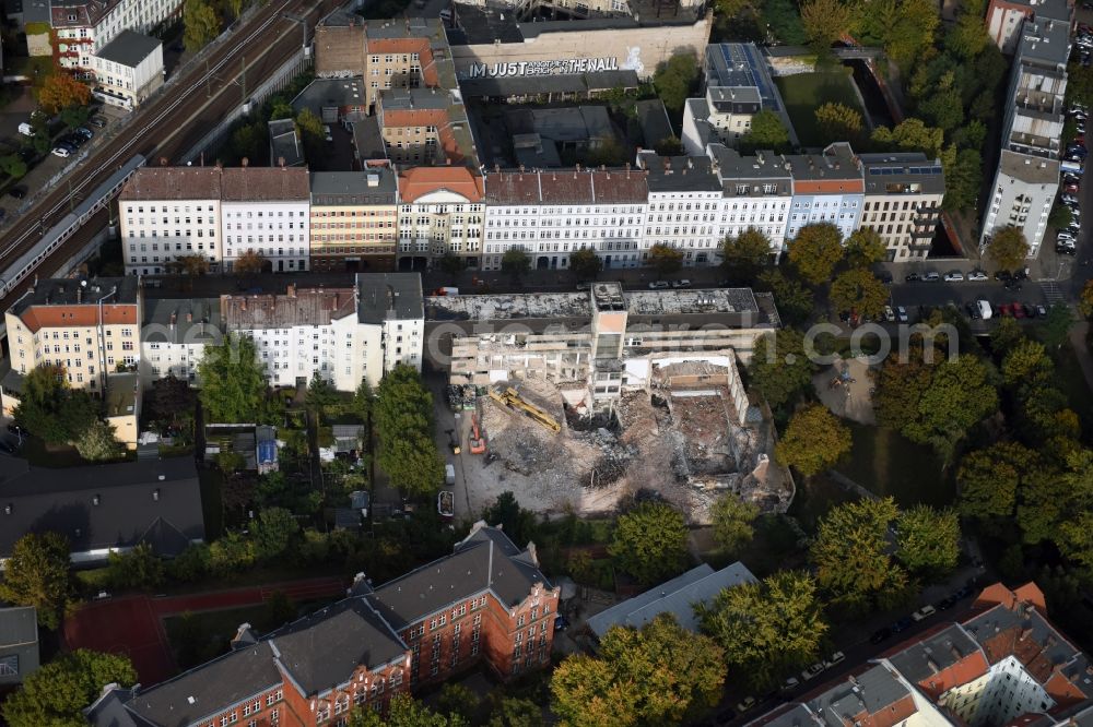 Aerial image Berlin - Demolition of the building area of des Stadtbades - Hallenbades Wedding in der Gerichtstrasse in Berlin