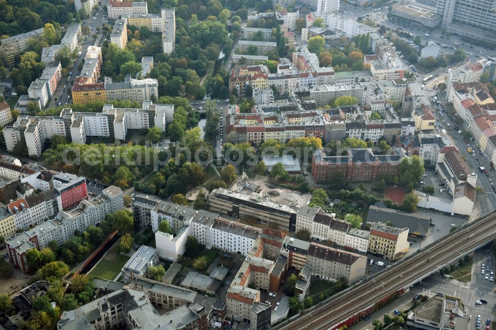 Aerial photograph Berlin - Demolition of the building area of des Stadtbades - Hallenbades Wedding in der Gerichtstrasse in Berlin