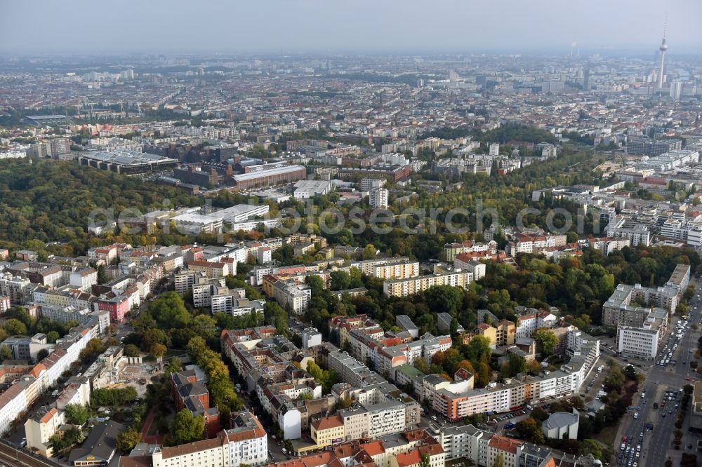 Aerial image Berlin - Demolition of the building area of des Stadtbades - Hallenbades Wedding in der Gerichtstrasse in Berlin