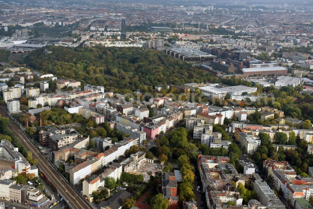 Aerial photograph Berlin - Demolition of the building area of des Stadtbades - Hallenbades Wedding in der Gerichtstrasse in Berlin