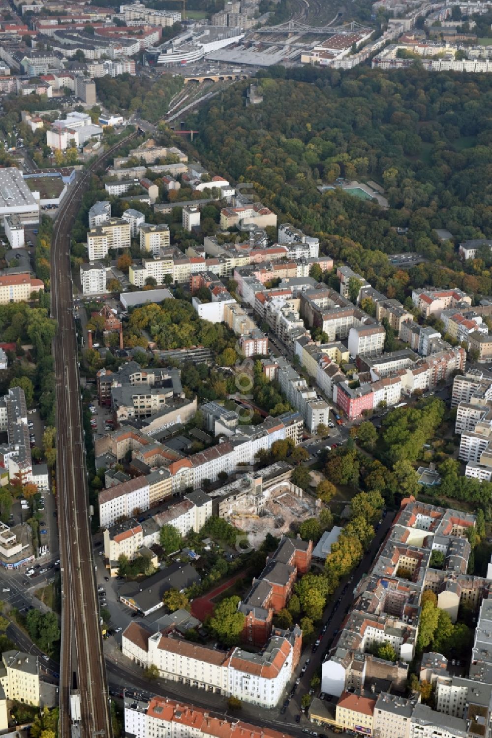 Aerial image Berlin - Demolition of the building area of des Stadtbades - Hallenbades Wedding in der Gerichtstrasse in Berlin