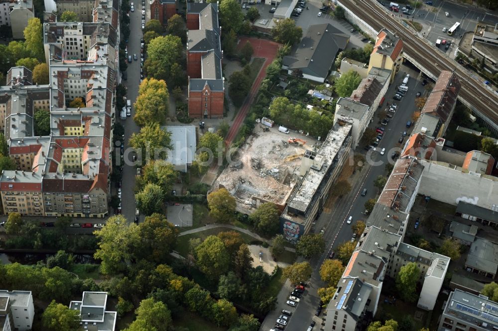 Aerial image Berlin - Demolition of the building area of des Stadtbades - Hallenbades Wedding in der Gerichtstrasse in Berlin