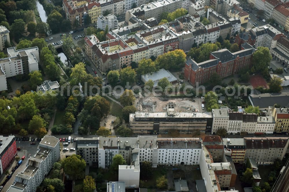 Aerial photograph Berlin - Demolition of the building area of des Stadtbades - Hallenbades Wedding in der Gerichtstrasse in Berlin