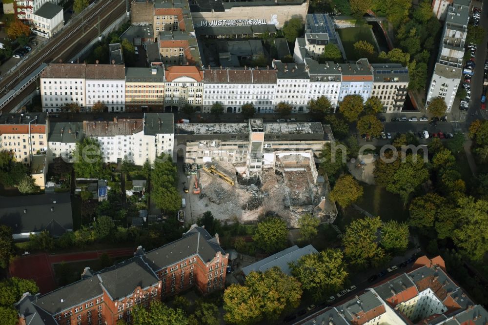 Aerial photograph Berlin - Demolition of the building area of des Stadtbades - Hallenbades Wedding in der Gerichtstrasse in Berlin