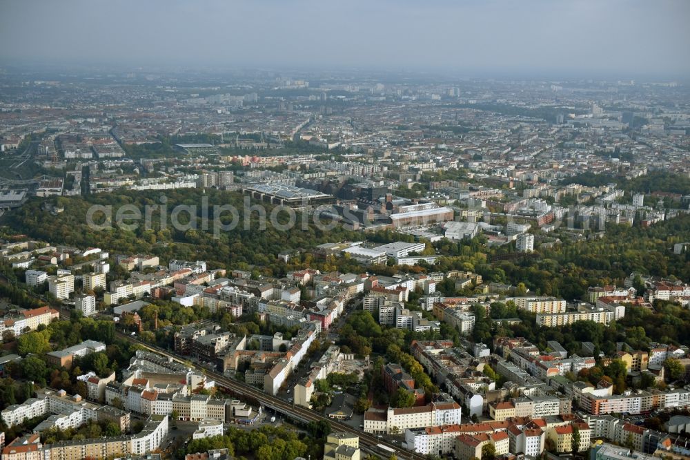 Berlin from above - Demolition of the building area of des Stadtbades - Hallenbades Wedding in der Gerichtstrasse in Berlin