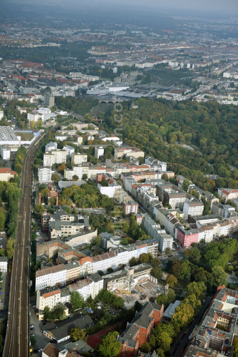 Aerial image Berlin - Demolition of the building area of des Stadtbades - Hallenbades Wedding in der Gerichtstrasse in Berlin