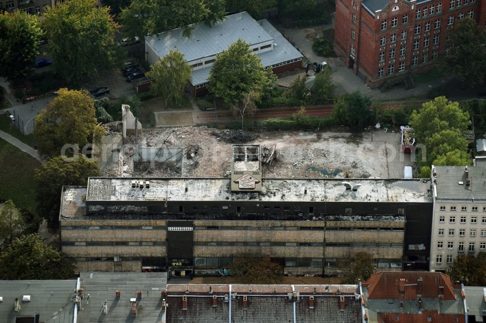 Aerial image Berlin - Demolition of the building area of des Stadtbades - Hallenbades Wedding in der Gerichtstrasse in Berlin