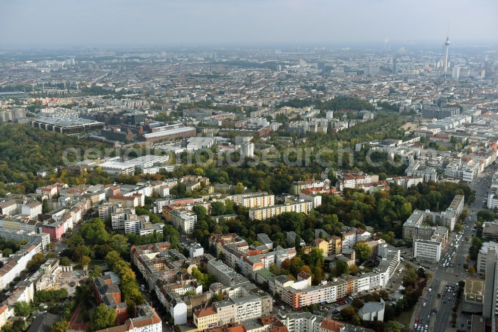 Aerial photograph Berlin - Demolition of the building area of des Stadtbades - Hallenbades Wedding in der Gerichtstrasse in Berlin