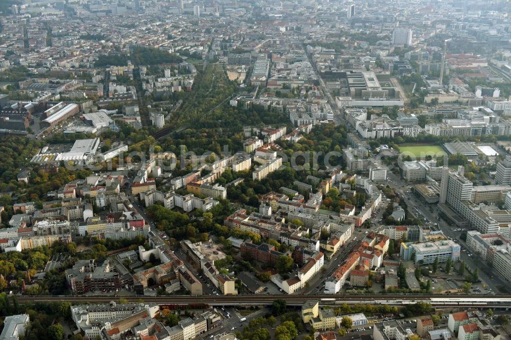 Aerial image Berlin - Demolition of the building area of des Stadtbades - Hallenbades Wedding in der Gerichtstrasse in Berlin