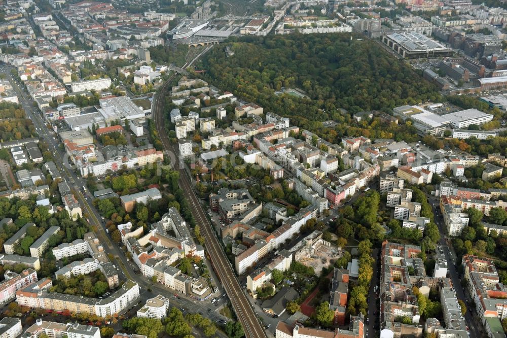 Aerial photograph Berlin - Demolition of the building area of des Stadtbades - Hallenbades Wedding in der Gerichtstrasse in Berlin