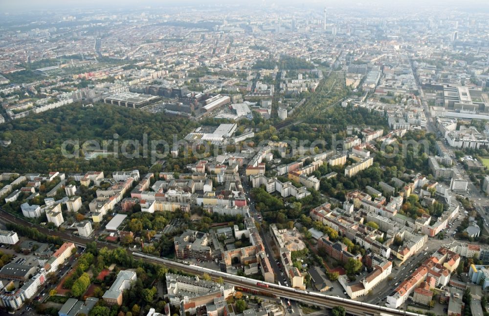 Aerial image Berlin - Demolition of the building area of des Stadtbades - Hallenbades Wedding in der Gerichtstrasse in Berlin