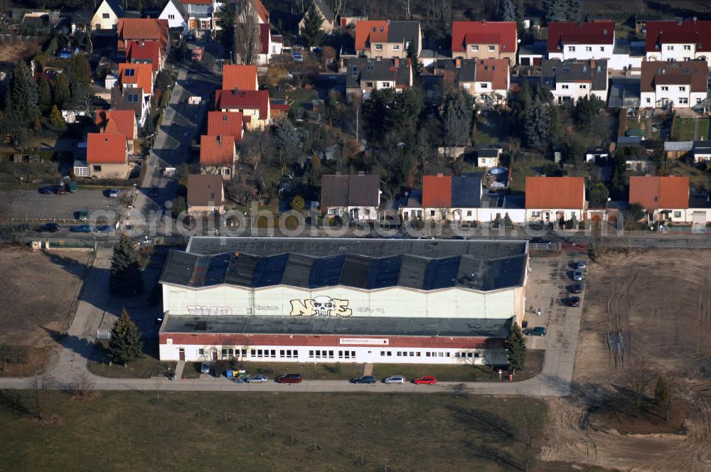 Berlin from above - Blick auf die Abrissfläche / den Rückbau vom Haus 9 und Haus 15 (Kesselhaus) auf dem Gelände des Vivantes Klinikum Hellersdorf. Look at the areal surface on the site of the demolished Vivantes Klinikum Berlin - Hellersdorf - Genius Ingenieurbüro GmbH, email: krebs@ibgenius.de