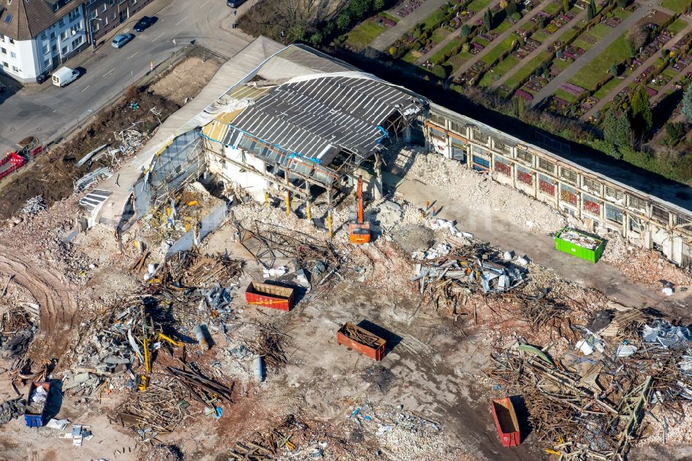 Essen from above - Demolition area of the hall of Altendorfer real, market management at the Husmannshof street in Essen in North Rhine-Westphalia