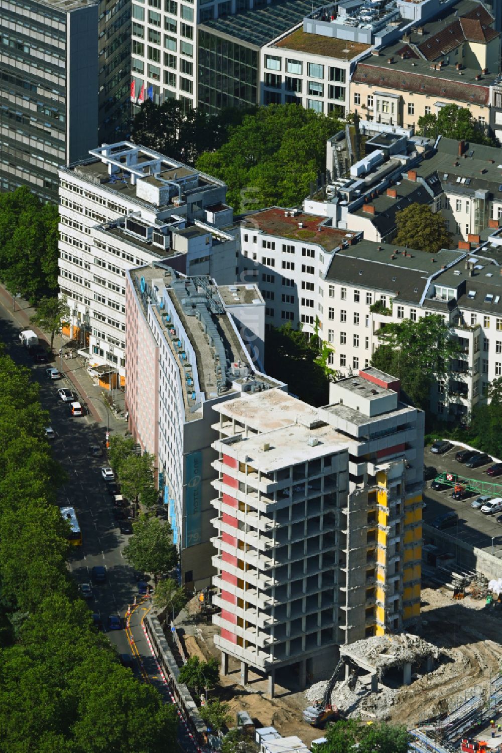 Aerial photograph Berlin - Demolition and dismantling of the high-rise building on street An der Urania in the district Schoeneberg in Berlin, Germany