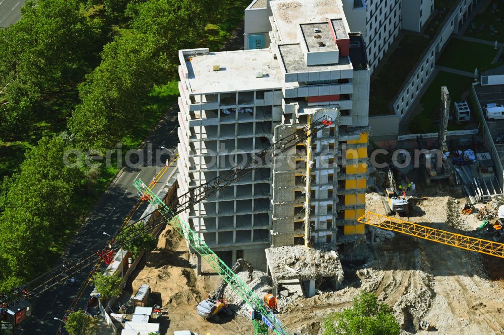 Berlin from above - Demolition and dismantling of the high-rise building on street An der Urania in the district Schoeneberg in Berlin, Germany