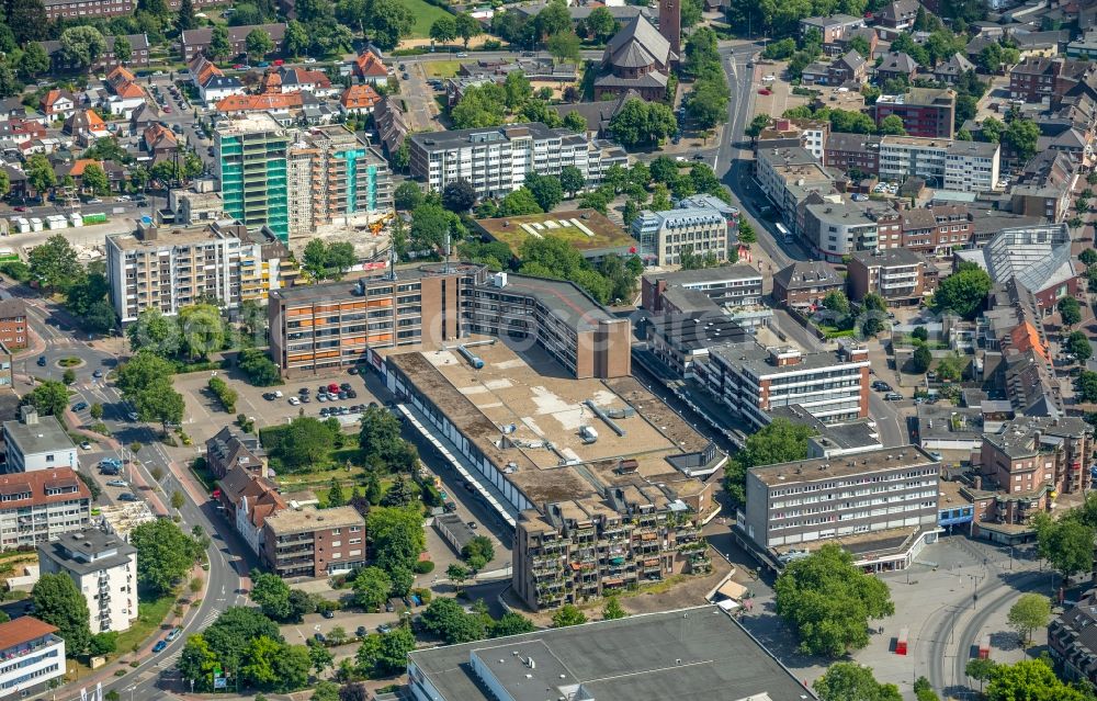 Aerial image Kamp-Lintfort - Demolition and dismantling of the high-rise building Bunten Riesen on Rathausplatz - Markgrafenstrasse - Wilhelmstrasse in Kamp-Lintfort in the state North Rhine-Westphalia, Germany