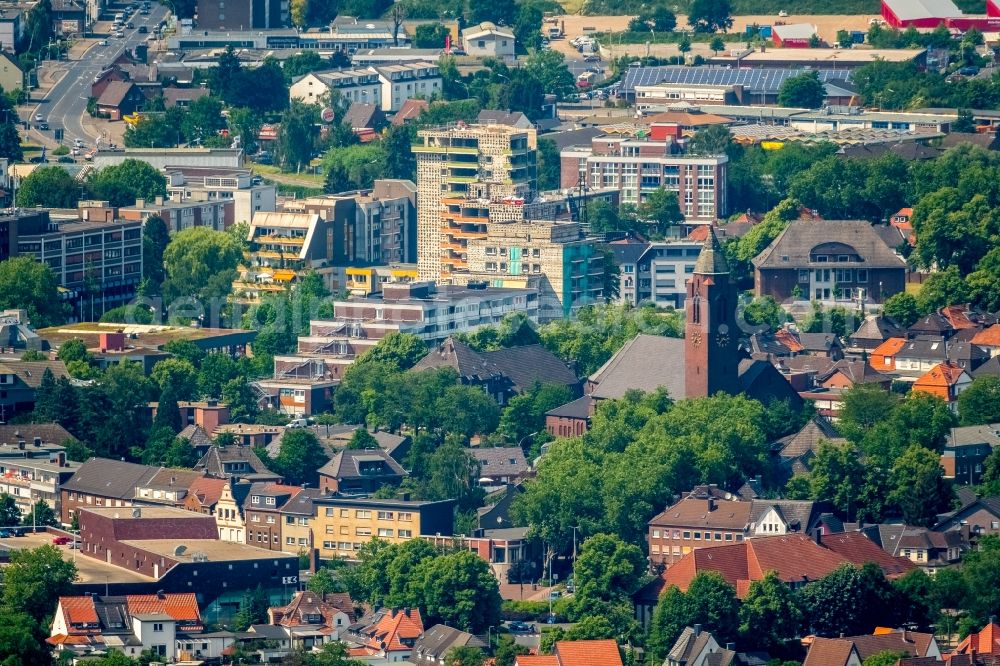 Kamp-Lintfort from the bird's eye view: Demolition and dismantling of the high-rise building Bunten Riesen on Rathausplatz - Markgrafenstrasse - Wilhelmstrasse in Kamp-Lintfort in the state North Rhine-Westphalia, Germany