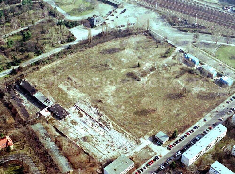 Aerial photograph Berlin-Friedrichsfelde - Abrissfläche Krimhildstraße/Rüdiger Straße am Friedhof Friedrichsfelde