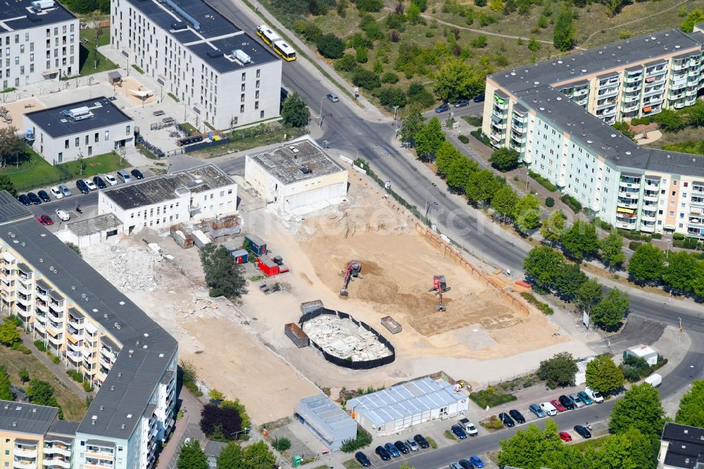 Berlin from above - Demolition of the building area of Nahversorgungszentrum KiezPoint on Albert-Kuntz-Strasse corner Louis-Lewin-Strasse - Adele-Sandrock-Strasse in the district Hellersdorf in Berlin, Germany