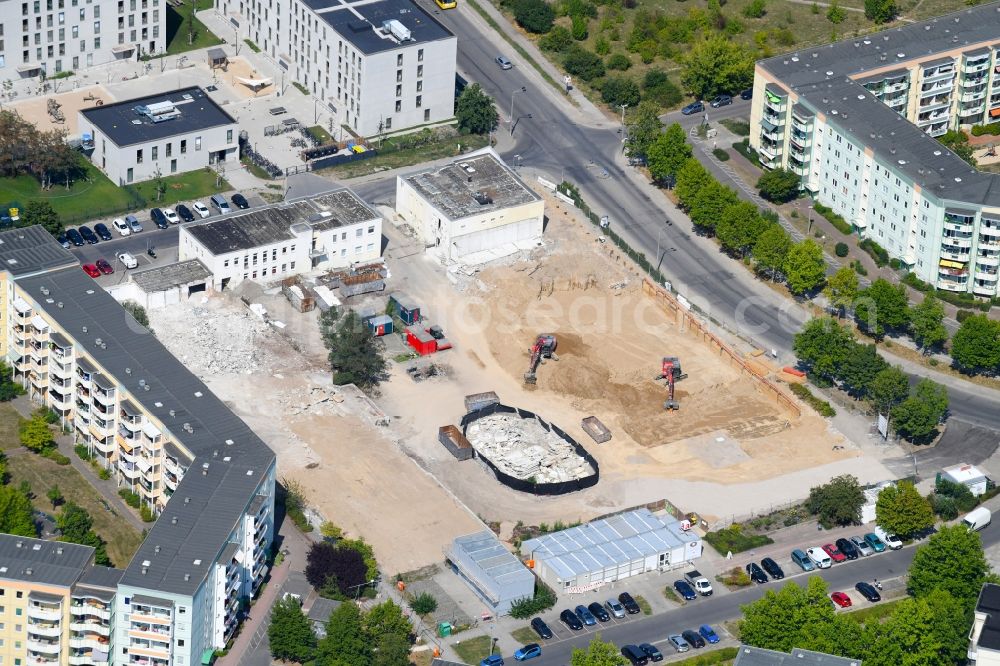 Berlin from the bird's eye view: Demolition of the building area of Nahversorgungszentrum KiezPoint on Albert-Kuntz-Strasse corner Louis-Lewin-Strasse - Adele-Sandrock-Strasse in the district Hellersdorf in Berlin, Germany