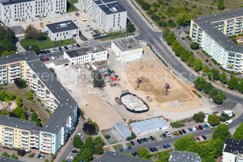 Aerial image Berlin - Demolition of the building area of Nahversorgungszentrum KiezPoint on Albert-Kuntz-Strasse corner Louis-Lewin-Strasse - Adele-Sandrock-Strasse in the district Hellersdorf in Berlin, Germany