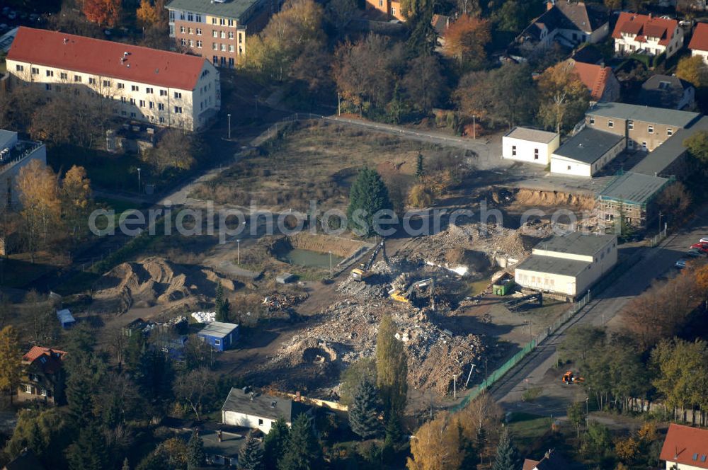 Aerial image Berlin - Blick auf die Abrissfläche / den Rückbau vom Haus 9 und Haus 15 (Kesselhaus) auf dem Gelände des Vivantes Klinikum Hellersdorf. Hier sollen Parkflächen entstehen. Kontakt Ver- und Entsorgungskonzept: Genius Ingenieurbüro GmbH, Treskowallee 30, 10318 Berlin, Tel. +49(0)30 818584-0, Fax +49(0)30 818584-99, email: krebs@ibgenius.de