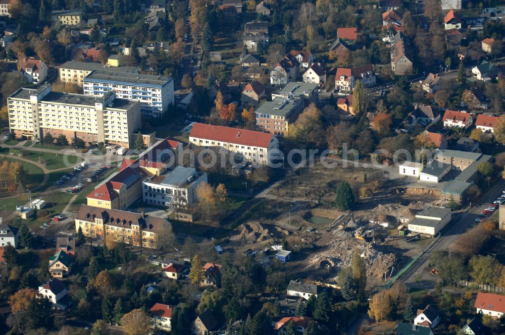 Aerial photograph Berlin - Blick auf die Abrissfläche / den Rückbau vom Haus 9 und Haus 15 (Kesselhaus) auf dem Gelände des Vivantes Klinikum Hellersdorf. Hier sollen Parkflächen entstehen. Kontakt Ver- und Entsorgungskonzept: Genius Ingenieurbüro GmbH, Treskowallee 30, 10318 Berlin, Tel. +49(0)30 818584-0, Fax +49(0)30 818584-99, email: krebs@ibgenius.de