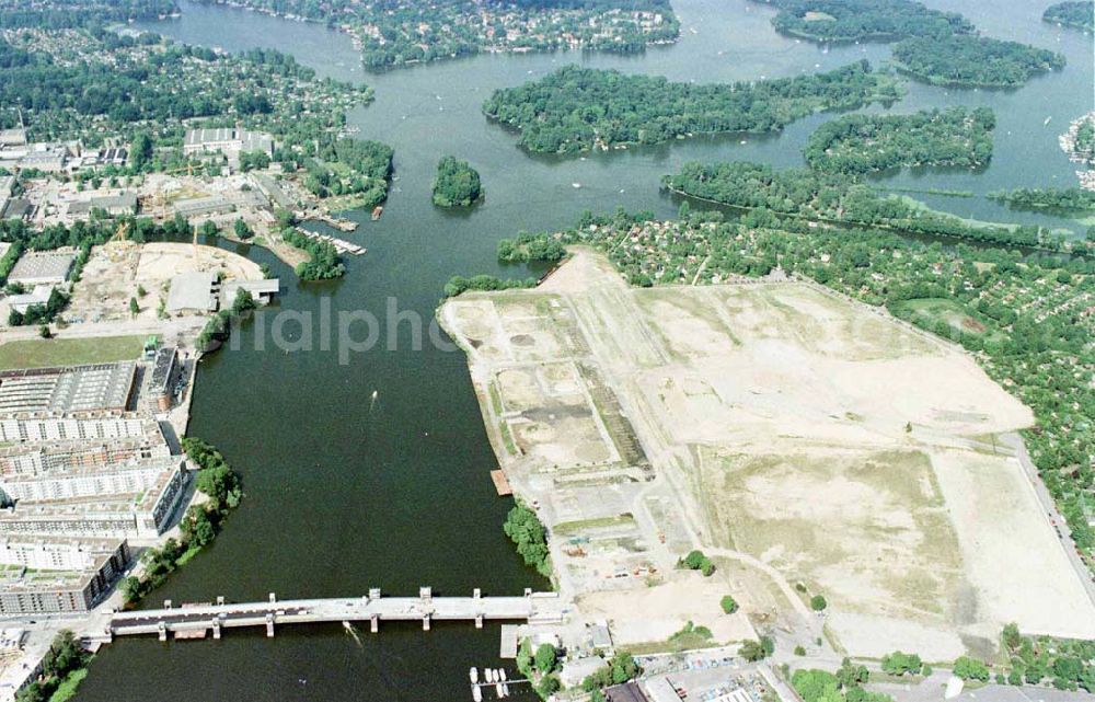 Berlin-Spandau from above - Abrißgelände des ehem. Öllagers an der Rhenaniastraße in Spandau