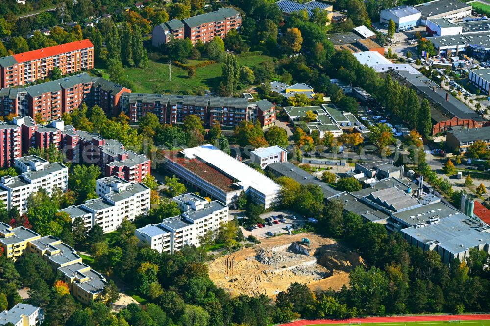 Aerial photograph Berlin - Demolition site of the former indoor swimming pool - Franzosenbad - on Rue Georges Vallerey in the district Wittenau in Berlin, Germany