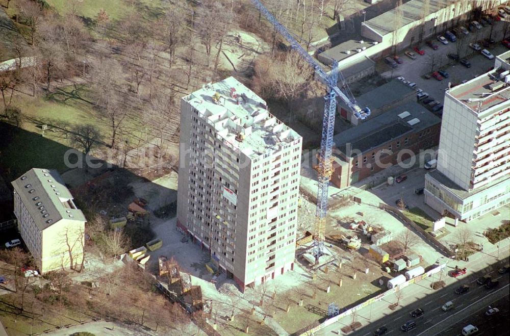 Berlin-Lichtenberg from the bird's eye view: Abrisshochhaus der HOWOGE an der Frankfurter Allee 135