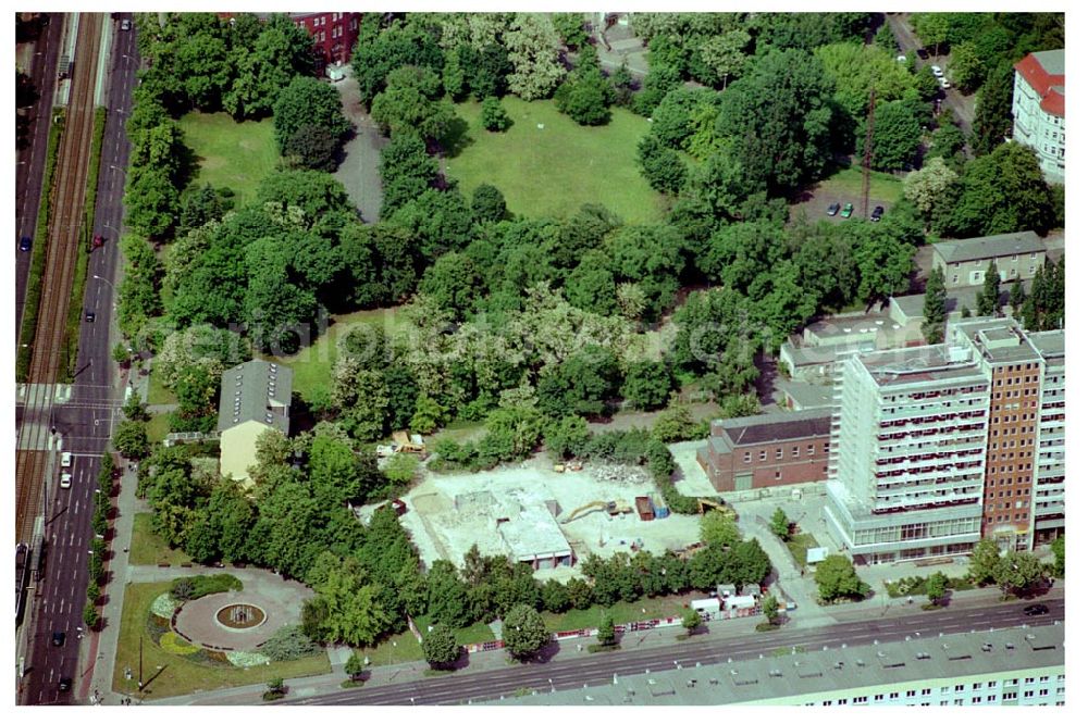 Aerial photograph Berlin - Lichtenberg - Abrißhochhausreste der HOWOGE an der Frankfurter Allee 110 in Berlin Lichtenberg.