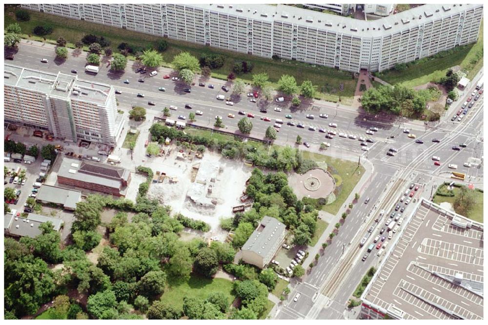 Berlin - Lichtenberg from above - 29.05.2004 Abrißreste Wohnhochhaus Frankfurter Allee 110 der HOWOGE in Berlin - Lichtenberg