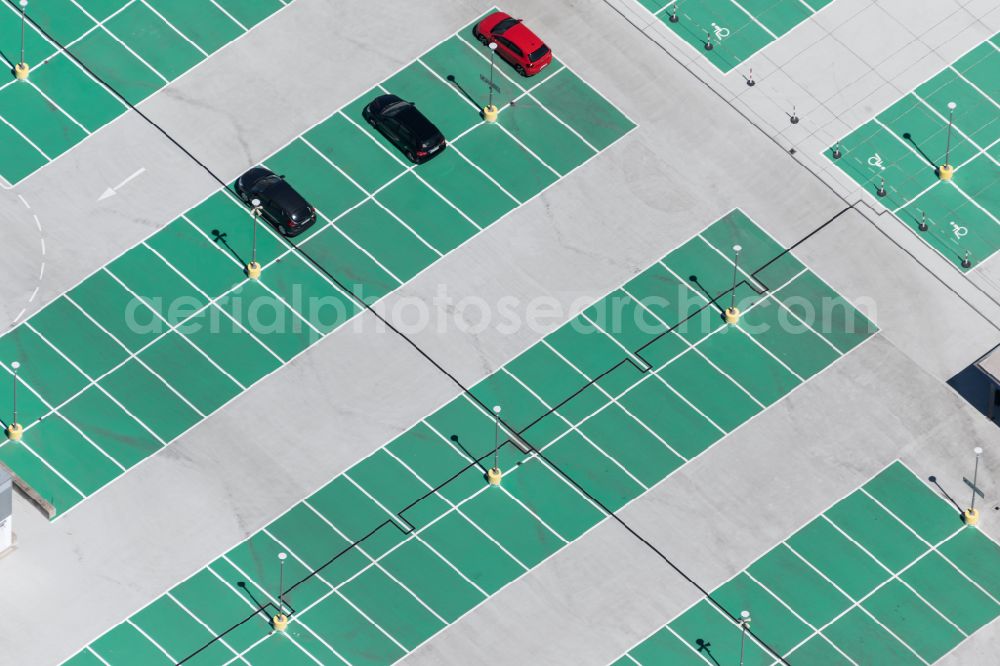 Bremen from the bird's eye view: Parking space for parked cars at the shopping center Berliner Freiheit in the district Neue Vahr Suedost in Bremen, Germany