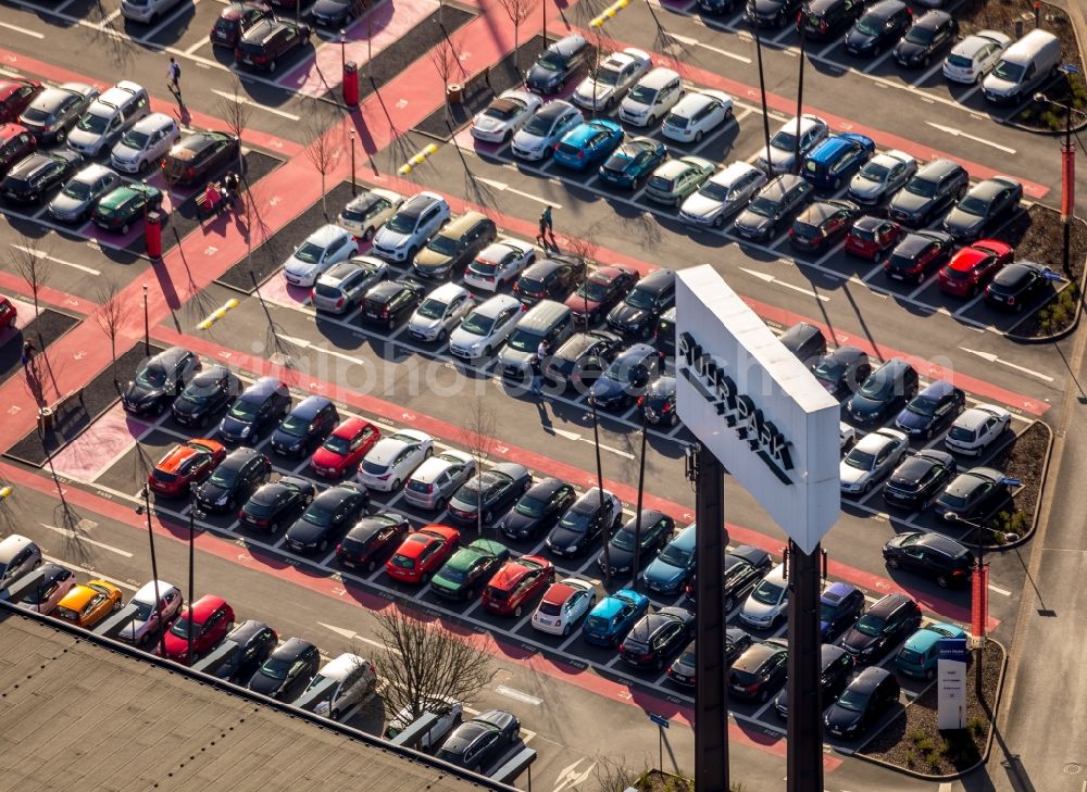 Aerial photograph Bochum - Parking space for parked cars at the shopping center Ruhr Park in Bochum in the state North Rhine-Westphalia, Germany