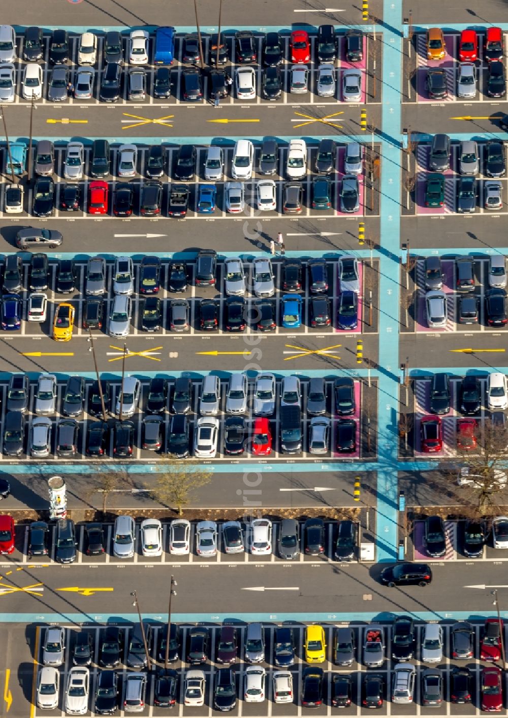 Aerial image Bochum - Parking space for parked cars at the shopping center Ruhr Park in Bochum in the state North Rhine-Westphalia, Germany