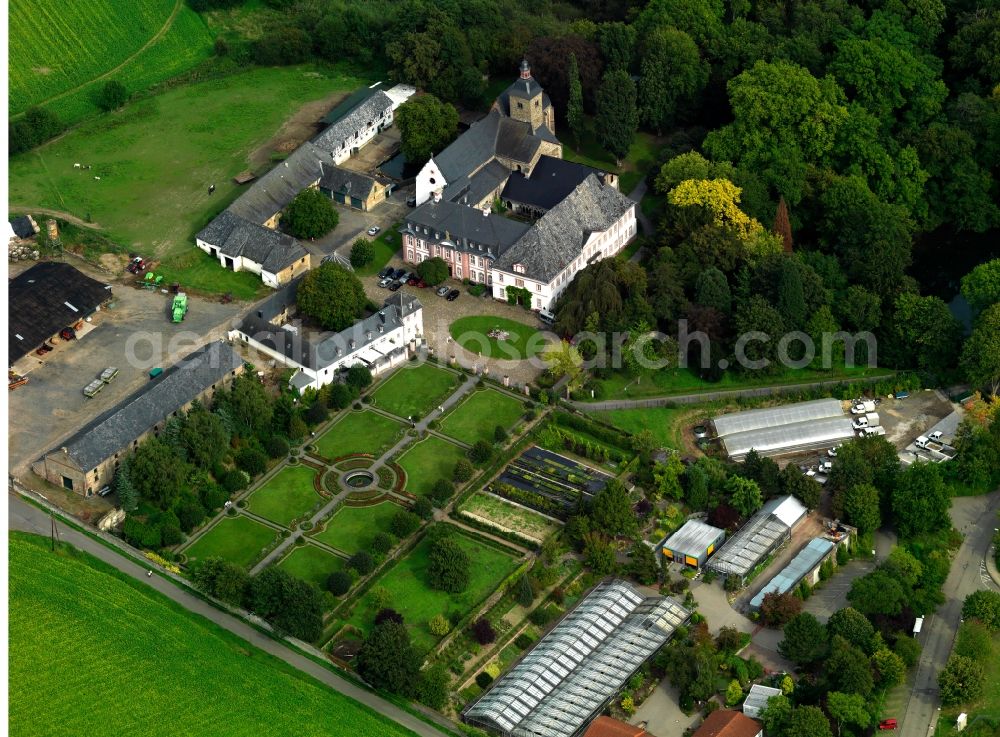 Aerial photograph Neuwied - Rommersdorf Abbey in the Heimbach-Weis part of Neuwied in the state of Rhineland-Palatinate. Neuwied is located on the river Rhine. The abbey is located in the part in the Northeast of the town centre and is used as an events location