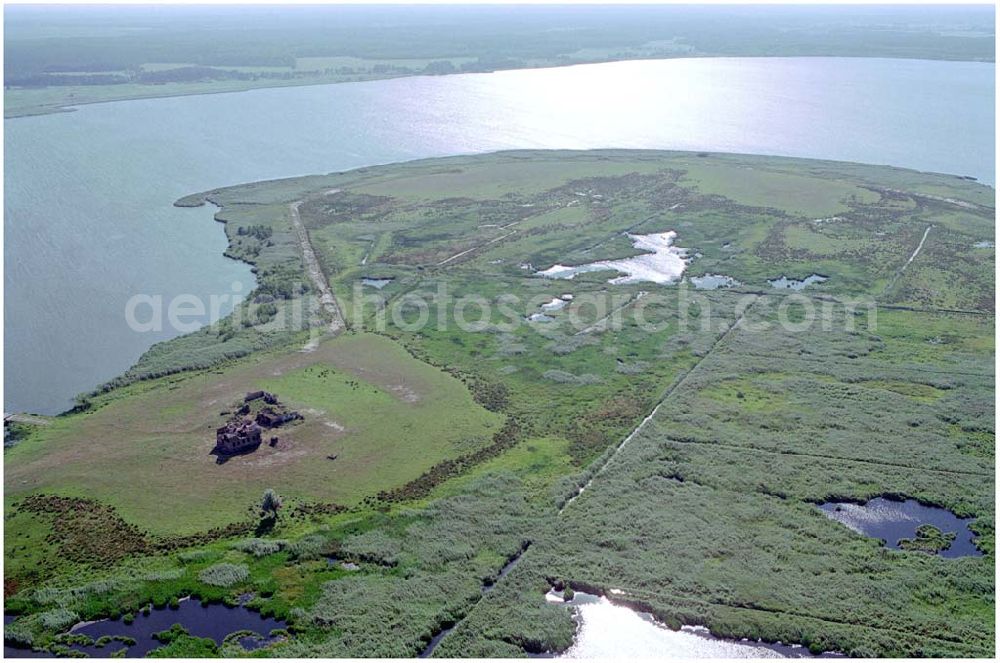 Usedom from above - 15.08.2004, Achterwasser Blick auf das Achterwassergebiet.Das Achterwasser ist eine Bucht des zur Ostsee gehörenden Stettiner Haffes. Diese Bucht ragt weit in die Insel Usedom hinein und wird von den zu dieser Insel gehörenden Halbinseln Gnitz und Lieper Winkel eingerahmt. Das Seegebiet ist nicht sehr tief.