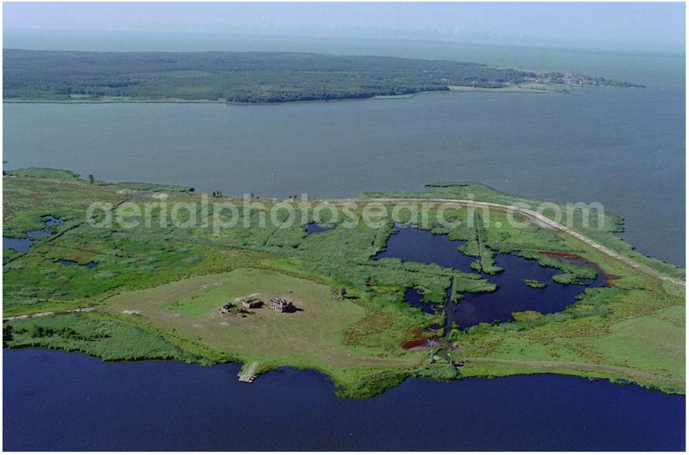 Usedom from the bird's eye view: 15.08.2004, Achterwasser Blick auf das Achterwassergebiet.Das Achterwasser ist eine Bucht des zur Ostsee gehörenden Stettiner Haffes. Diese Bucht ragt weit in die Insel Usedom hinein und wird von den zu dieser Insel gehörenden Halbinseln Gnitz und Lieper Winkel eingerahmt. Das Seegebiet ist nicht sehr tief.