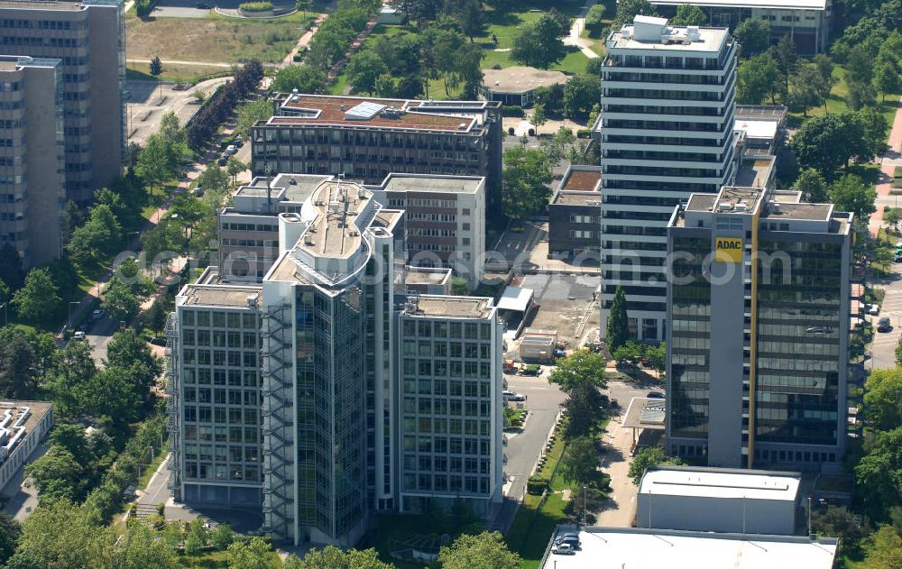 Aerial image Frankfurt am Main - Blick auf das ADAC-Büro- und Geschäftshaus an der Lyoner Straße 22 im Gewerbegebiet des Stadtteils Niederrad. View of the ADAC-office and business in the commercial district of Niederrad.