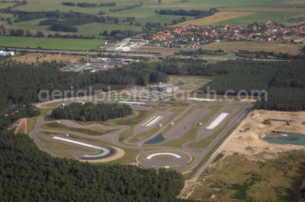 Aerial photograph Linthe - 2002 eröffnete der ADAC in Linthe ein Fahrsicherheitszentrum. Mit 25 Hektar Gesamtfläche, 6 Kilometern Streckenlänge und 14 Fahrmodulen ist das Fahrsicherheitszentrum die größte und modernste Anlage dieser Art in Europa. Adresse: ADAC Fahrsicherheitszentrum, Berlin-Brandenburg, Am Kalkberg 6, 14822 Linthe Tel.: (0 33 8 44) 750 750, Homepage: http://