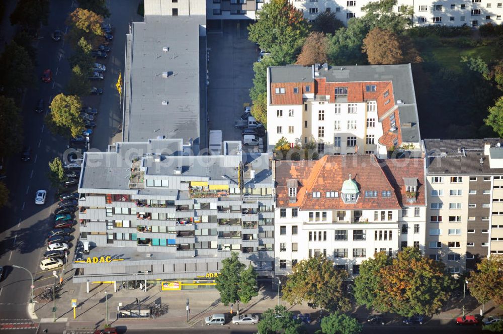 Aerial image Berlin - Geschäftsstelle des ADAC, Allgemeine Deutsche Automobil-Club e.V., an der Buschallee Ecke Güntzelstraße in Berlin-Charlottenburg. Branch office of the automobile association ADAC at the Buschallee street in the Charlottenburg district.