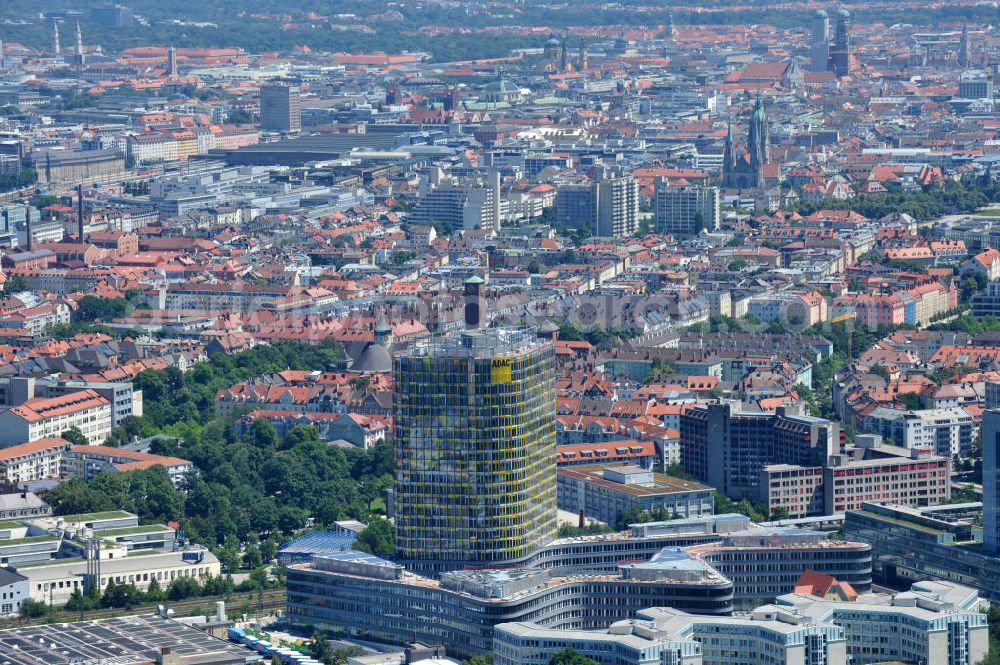 München from the bird's eye view: Blick auf die neue ADAC Zentrale, ein Projekt des Berliner Architektenbüros Sauerbruch Hutton und der ZÜBLIN AG, an der Hansastraße in München. The new build of the ADAC Headquaters at the Hansastrasse in Munich.