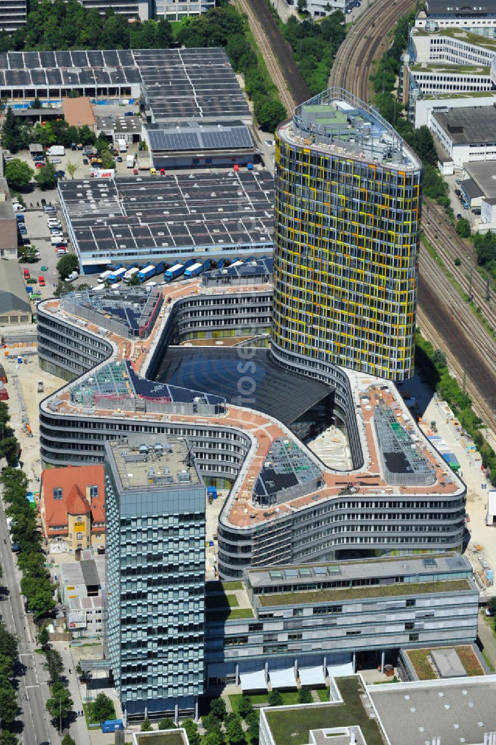 Aerial image München - Blick auf die neue ADAC Zentrale, ein Projekt des Berliner Architektenbüros Sauerbruch Hutton und der ZÜBLIN AG, an der Hansastraße in München. The new build of the ADAC Headquaters at the Hansastrasse in Munich.