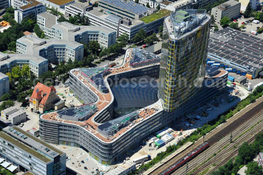 Aerial photograph München - Blick auf die neue ADAC Zentrale, ein Projekt des Berliner Architektenbüros Sauerbruch Hutton und der ZÜBLIN AG, an der Hansastraße in München. The new build of the ADAC Headquaters at the Hansastrasse in Munich.