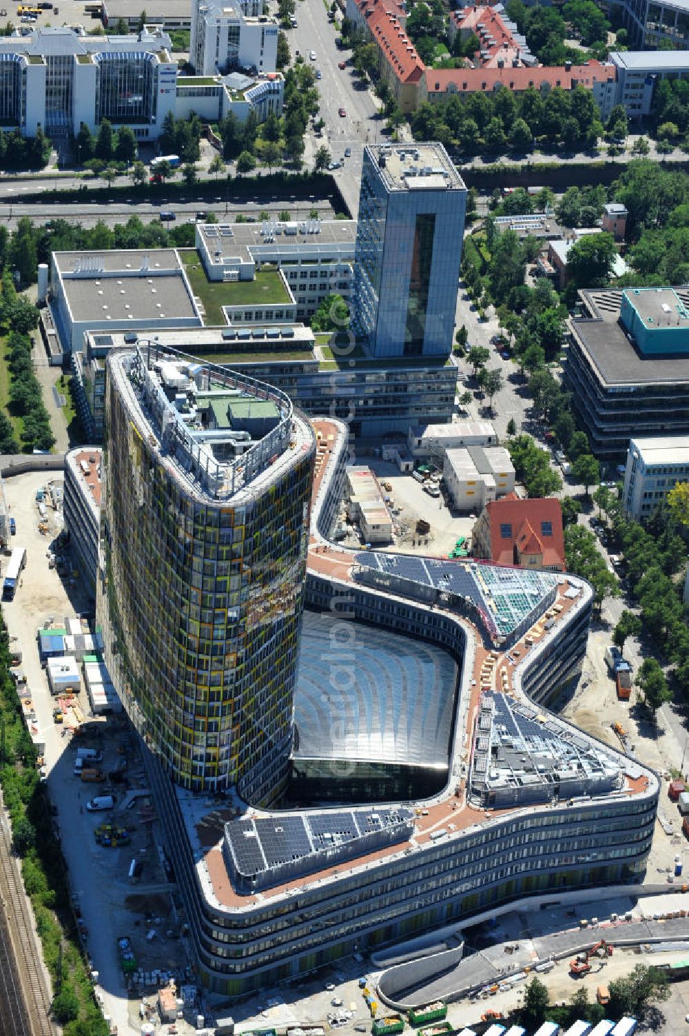 München from above - Blick auf die neue ADAC Zentrale, ein Projekt des Berliner Architektenbüros Sauerbruch Hutton und der ZÜBLIN AG, an der Hansastraße in München. The new build of the ADAC Headquaters at the Hansastrasse in Munich.