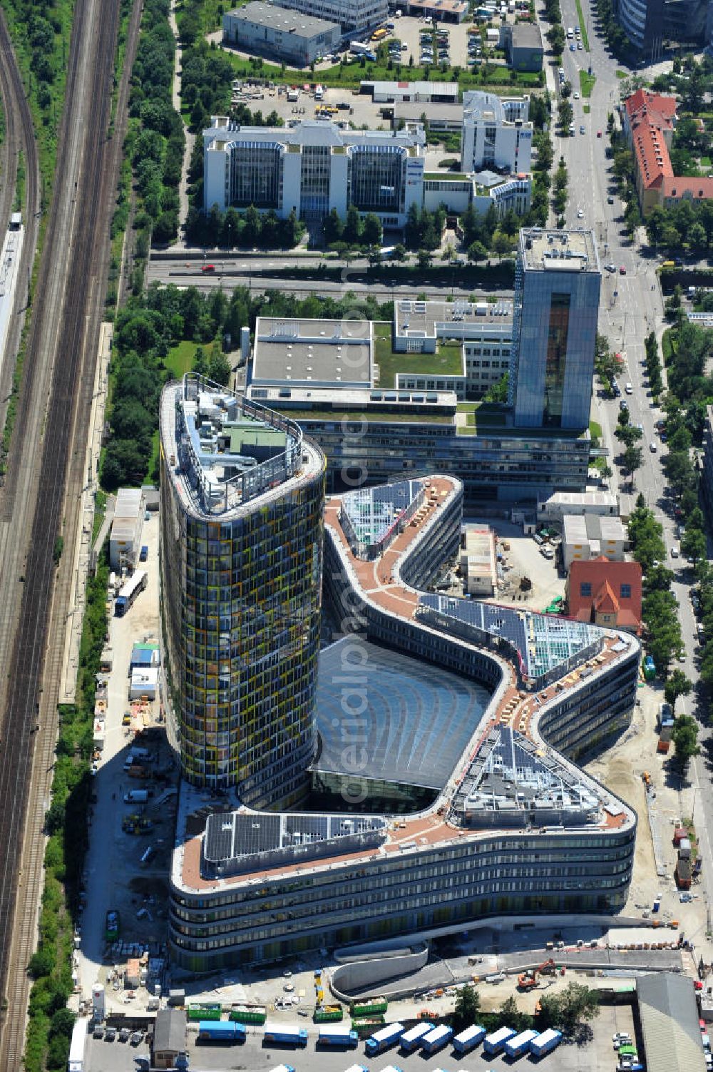 Aerial image München - Blick auf die neue ADAC Zentrale, ein Projekt des Berliner Architektenbüros Sauerbruch Hutton und der ZÜBLIN AG, an der Hansastraße in München. The new build of the ADAC Headquaters at the Hansastrasse in Munich.