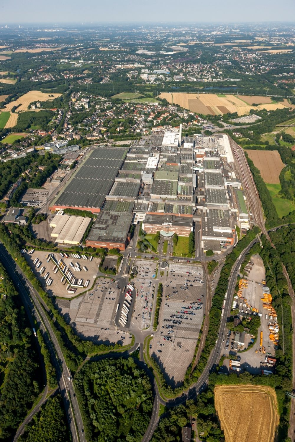 Bochum from above - The Adam Opel AG Werk Bochum I is on of the production sites of the Adam Opel AG in Bochum on a former heap area