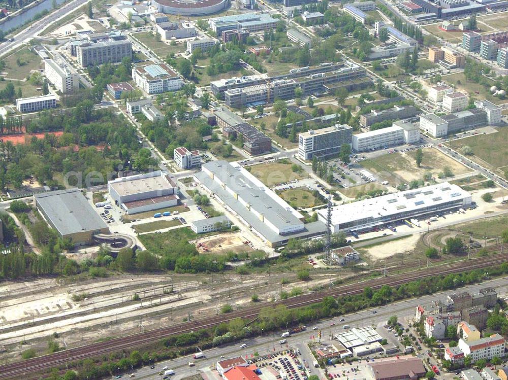 Berlin from above - Berlin Adlershof Blick auf die Baustelle des neuen OBI Marktes am Adlesgestell in Berlin Adlershof (Gelände des Ehemaligen IFA Spezial Fahrzeugwerkes)