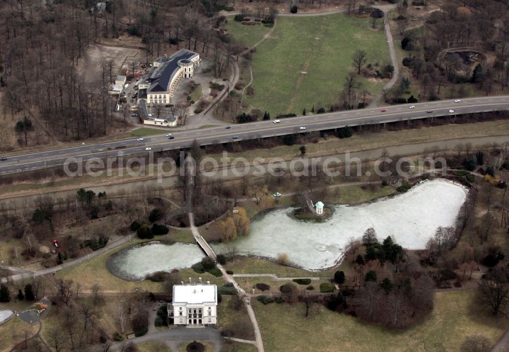 Aerial image Markkleeberg - Blick auf das Areal des Agra Park in Markkleeberg, dem ehemaligen DDR- Landwirtschaftsausstellungsgelände. Das Gelände hat seinen Ursprung im Herfurthschen Landschaftspark, wurde in der DDR verstaatlicht und als landwirtschaftliches Ausstellungs- und Messegelände erweitert. Look at the area of the park in Agra Markkleeberg, the former GDR Agriculture Exhibition Hall. The area has its origin in Herfurthsche landscape park was nationalized in the GDR and expanded as an agricultural exhibition and fair grounds.